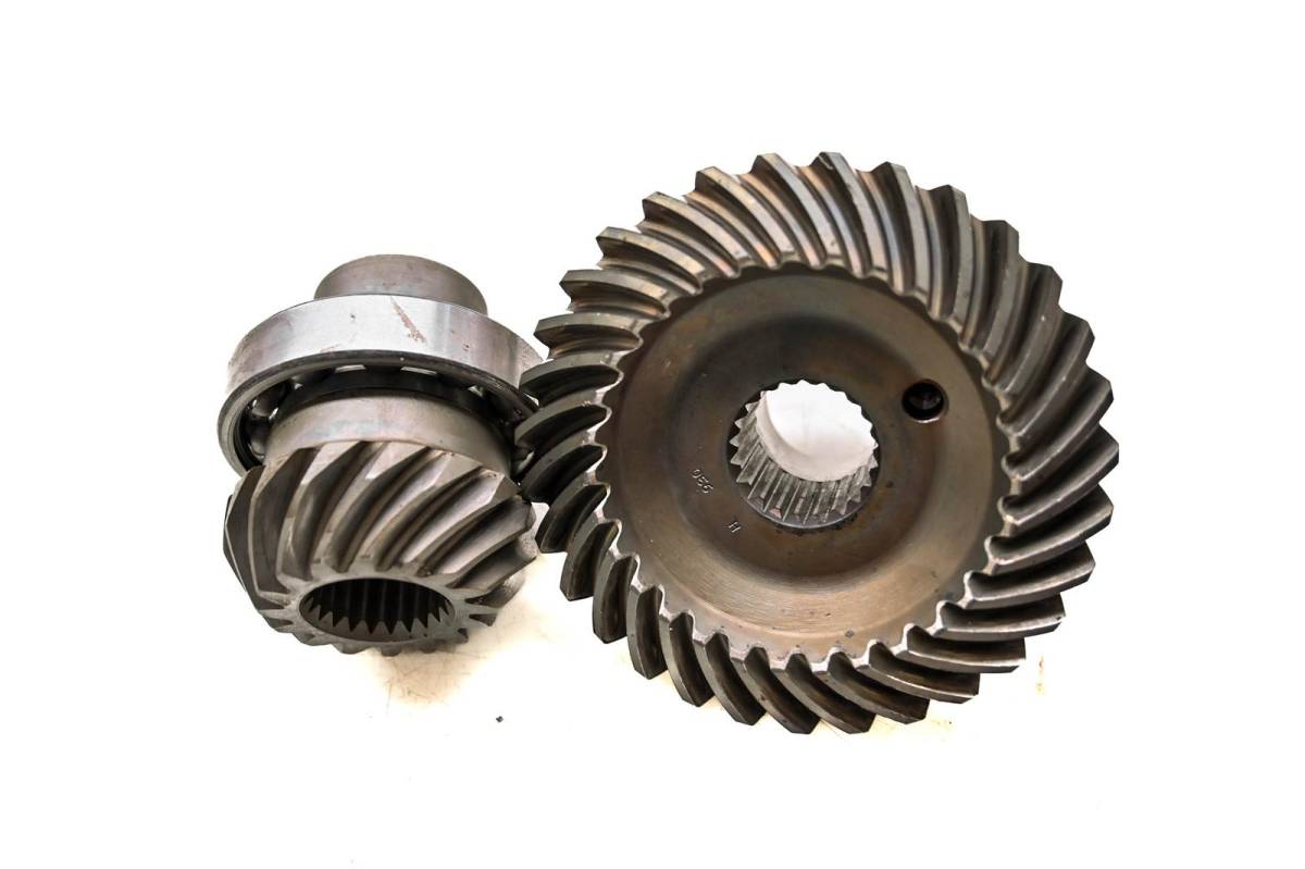 99 Polaris Sportsman 500 4x4 Transmission Bevel Gears Output Shaft