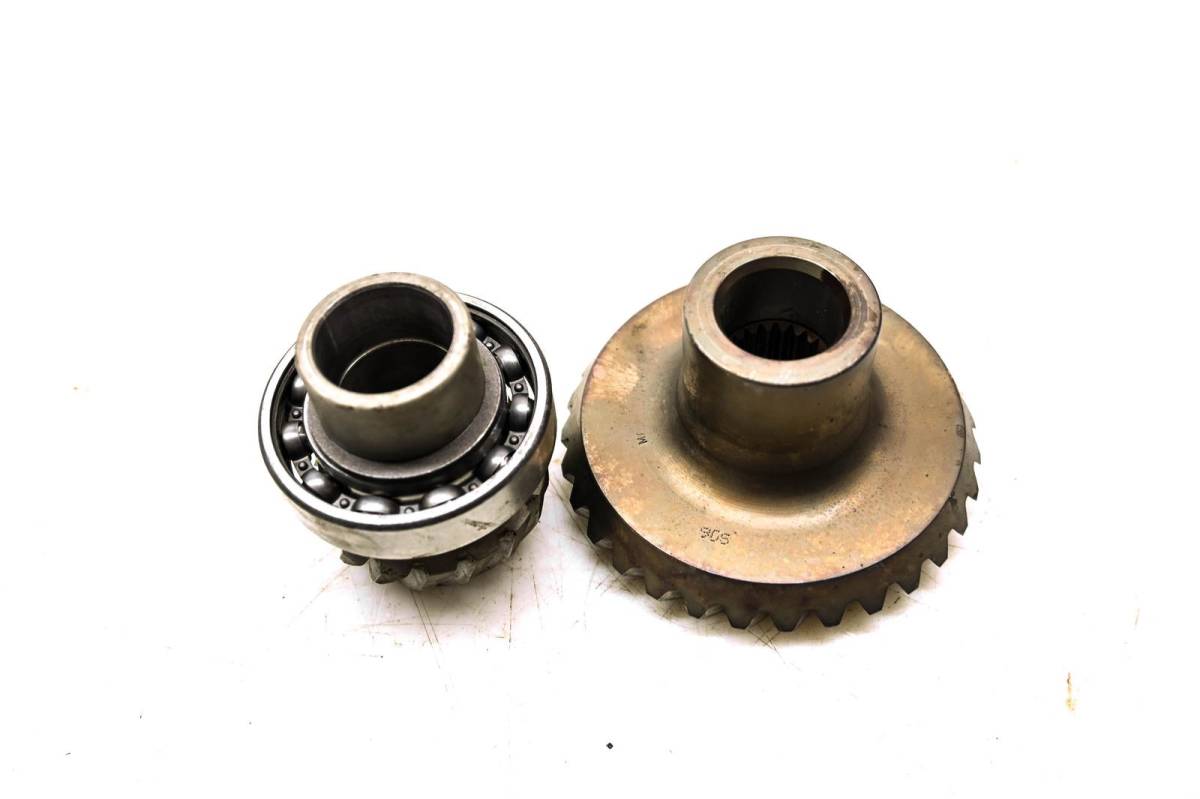 99 Polaris Sportsman 500 4x4 Transmission Bevel Gears Output Shaft