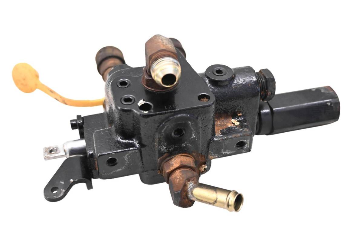 06 Kubota RTV900W Hydraulic Control Valve