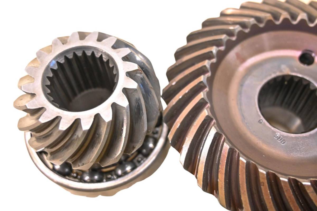 99 Polaris Ranger 500 6x6 Transmission Bevel Gears Output Shaft