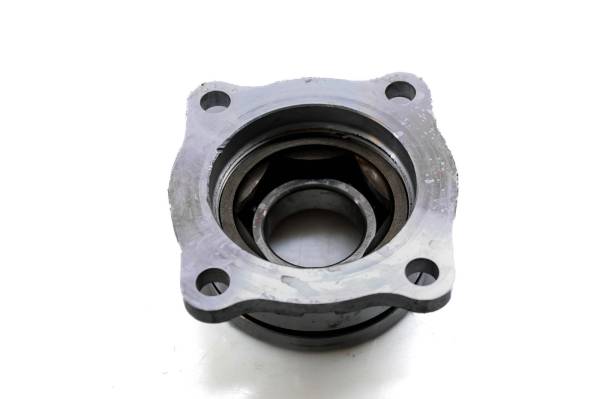 Kawasaki - 03 Kawasaki Bayou 250 2x4 Output Shaft Bearing Housing Cover KLF250