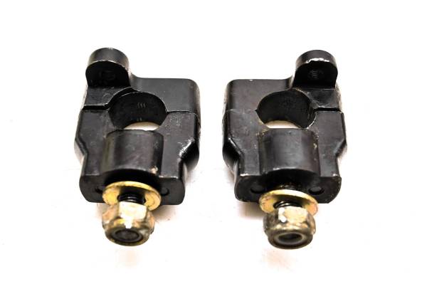 Polaris - 01 Polaris Sportsman 90 2x4 Handlebar Clamps 7/8"