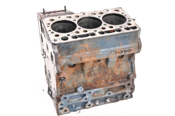 Bobcat - 08 Bobcat 2200S 4x4 Diesel Crankcase Center Crank Case