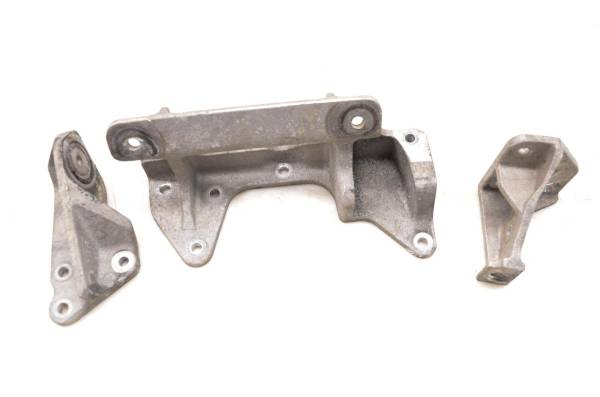 Arctic Cat - 03 Arctic Cat ZR 900 Sno Pro Engine Motor Support Brackets Mounts 121"