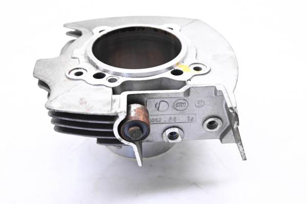 Ducati - 04 Ducati Monster 800S Vertical Cylinder