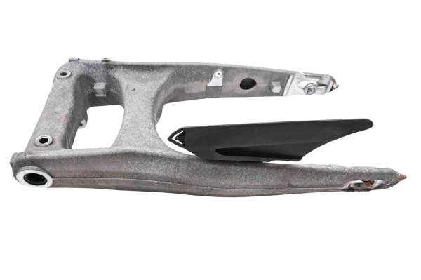 20 Indian Challenger Dark Horse Rear Swingarm