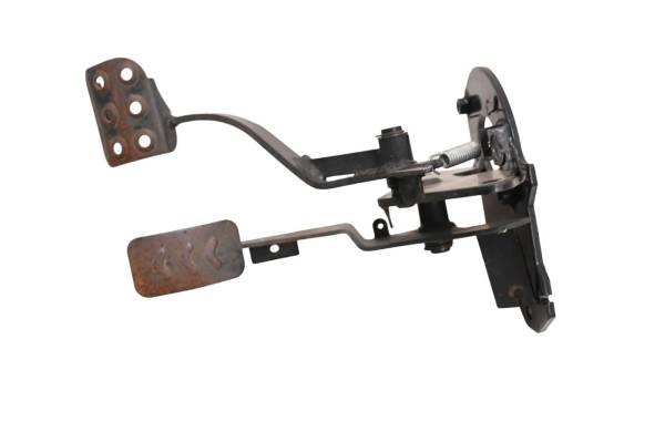 Cub Cadet - 16 Cub Cadet Challenger 700 Gas Brake Pedal Assembly