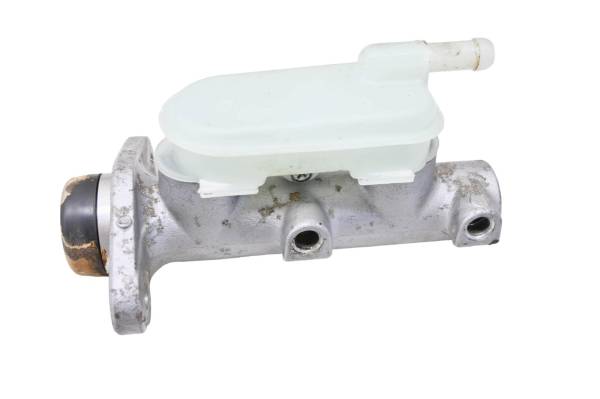 Kubota - 09 Kubota RTV1100CW Front Brake Master Cylinder