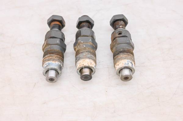 Kubota - 04 Kubota RTV900W Fuel Injectors