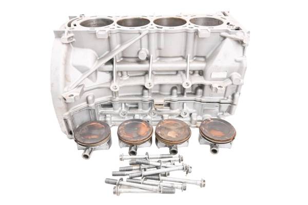 Polaris - 23 Polaris Slingshot SL Manual Crankcase Center Crank Case & Cylinders