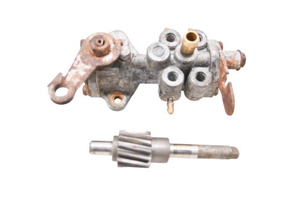 Polaris - 98 Polaris Indy XLT Classic Oil Pump & Drive Gear