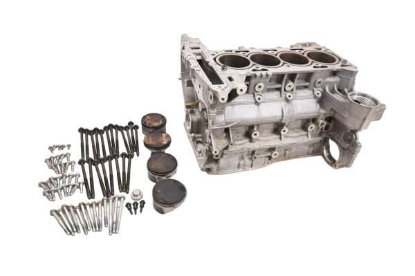 Polaris - 15 Polaris Slingshot SL Crankcase Center Crank Case & Cylinders