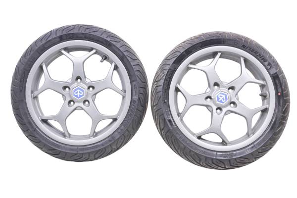 Piaggio - 16 Piaggio MP3 500 Sport ABS Front Wheels Rims & Tires. Michelin City Grip ( 110\70-13)