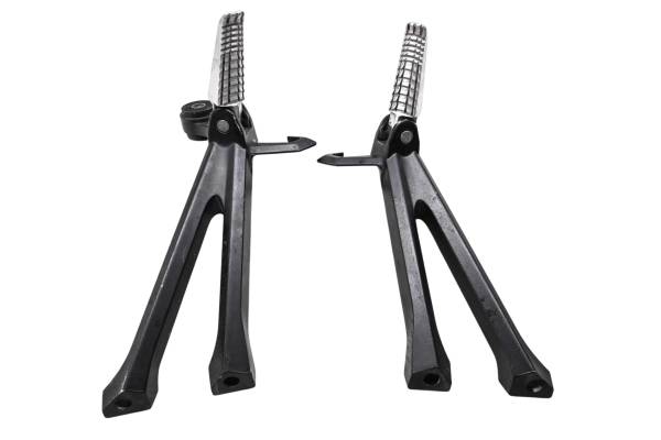 Suzuki - 11 Suzuki GSXR750 Rear Passenger Foot Pegs Left & Right