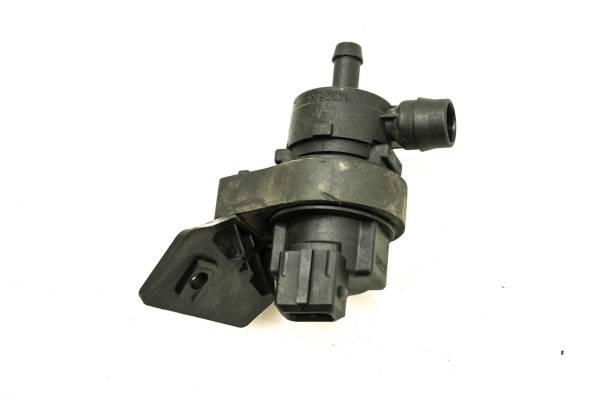 BMW - 14 BMW G650GS Sertao Fuel Breather Valve