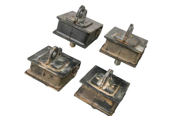 Yamaha - 17 Yamaha Wolverine 700 EPS Hunter Engine Motor Rubber Damper Bracket Mounts YXE700