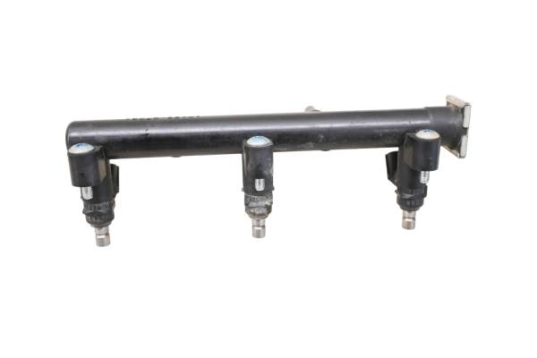 16 Triumph Tiger 800 XCx Fuel Injector & Rail