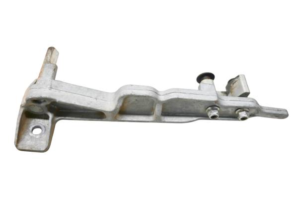 John Deere - 18 John Deere Gator RSX860M Right Side Cargo Box Bracket