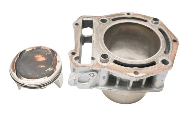 John Deere - 18 John Deere Gator RSX860M Cylinder & Piston Left