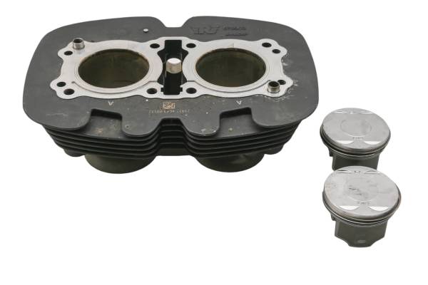 Royal Enfield - 22 Royal Enfield Interceptor 650 Cylinder & Pistons INT650