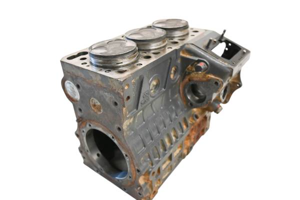Kubota - 15 Kubota RTV-X900W Crankcase Center Crank Case & Cylinders