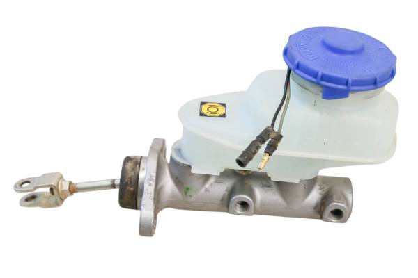 Kubota - 15 Kubota RTV-X900W Rear Brake Master Cylinder