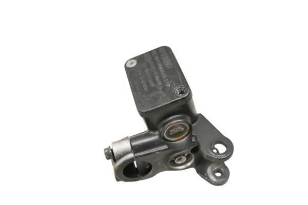 Yamaha - 22 Yamaha Zuma 125 Front Brake Master Cylinder YW125