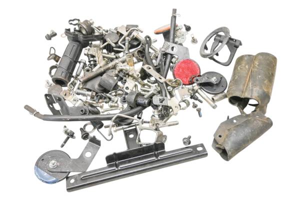 Yamaha - 22 Yamaha Zuma 125 Hardware Set Nuts & Bolts YW125