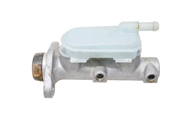 Kubota - 15 Kubota RTV1100CWX Front Brake Master Cylinder