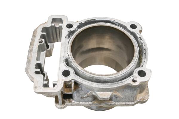 Bombardier - 06 Can-Am Outlander 800 4x4 XT Rear Cylinder Bombardier For Parts