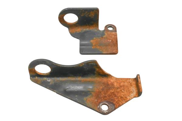 Kubota - 18 Kubota RTV-X1140W Cylinder Head Brackets