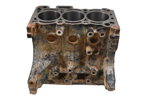 John Deere - 13 John Deere Gator XUV 825i Crankcase Center Crank Case & Cylinders