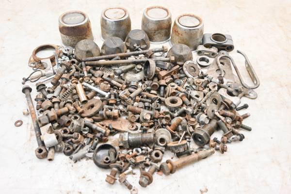 Yamaha - 01 Yamaha Grizzly 600 4x4 Hardware Set Nuts & Bolts YFM600F