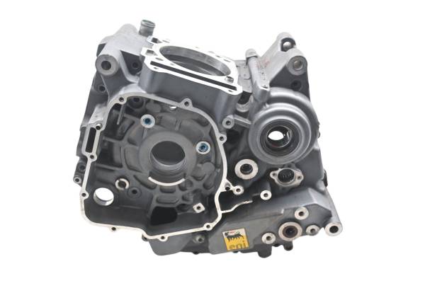 Aprilia - 12 Aprilia Shiver 750 Crankcase Center Crank Case SL750