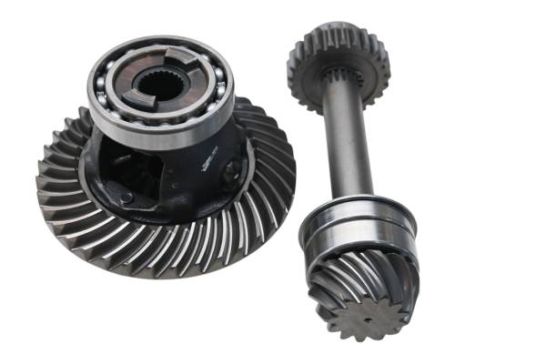 Kubota - 16 Kubota RTV-X1100CW Transmission Bevel Gears Output Shaft