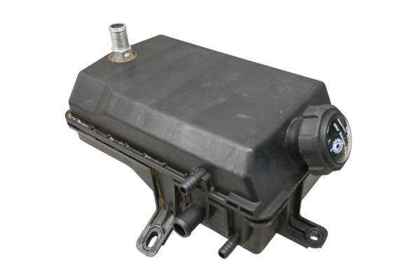 John Deere - 18 John Deere Gator RSX860M Oil Tank