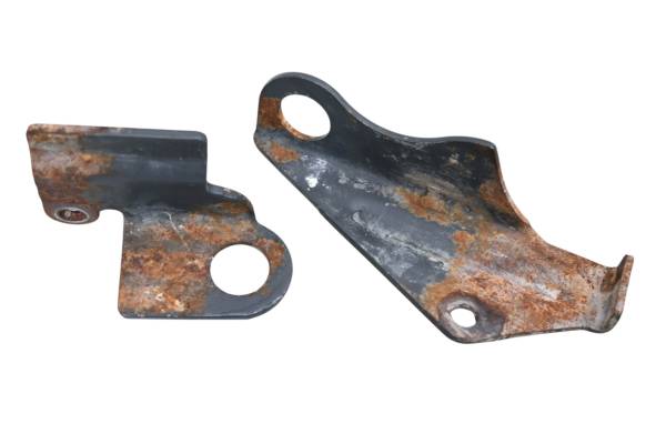 Kubota - 16 Kubota RTV-X1140W Cylinder Head Brackets Mounts