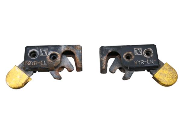 Kubota - 16 Kubota RTV-X1140W Plastic Roof Set Latch Set Left & Right