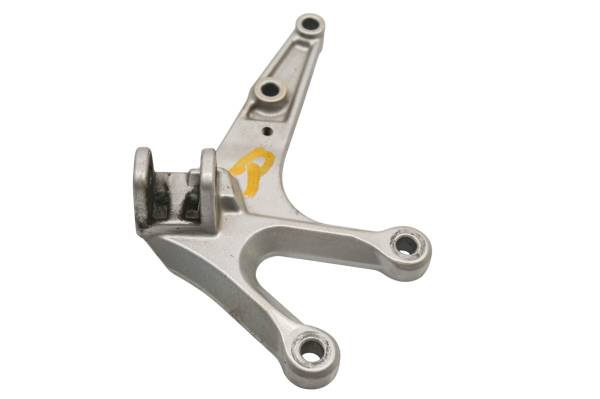 Yamaha - 15 Yamaha YZF R3 Front Right Footpeg Bracket