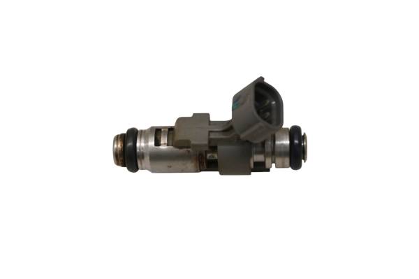John Deere - 19 John Deere Gator XUV835E Fuel Injector