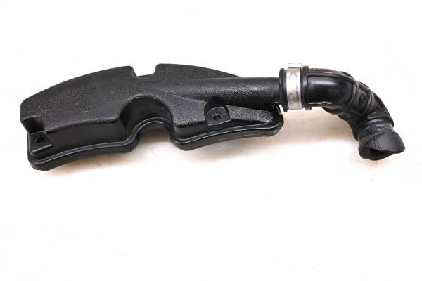 Vespa - 16 Vespa Primavera 50 Secondary Air Box Cover & Intake Tube