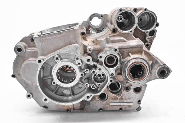 Polaris - 08 Polaris Outlaw 525 IRS Crankcase Center Crank Case