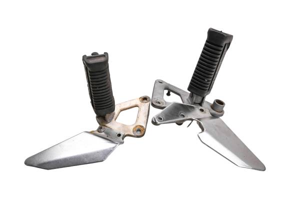 Suzuki - 05 Suzuki GS500F Front Driver Foot Pegs Left & Right