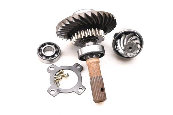 Polaris - 03 Polaris Magnum 330 4x4 Transmission Bevel Gears Output Shaft
