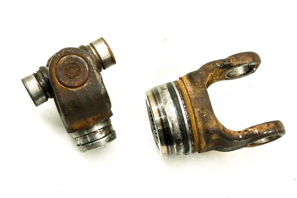 Yamaha - 06 Yamaha Rhino 660 4x4 Front Drive Shaft Yolk YXR660F