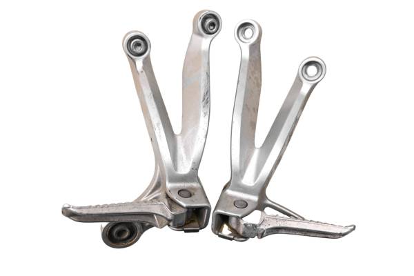 Suzuki - 03 Suzuki GSXR750 Passenger Foot Pegs Left & Right