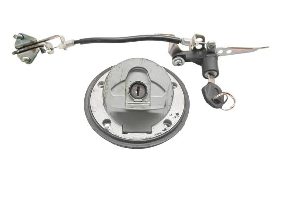 Yamaha - 16 Yamaha YZF-R3 Seat Lock Latch & Gas Cap