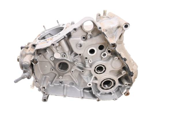 Arctic Cat - 04 Arctic Cat 400 4X4 FIS Auto Crankcase Center Crank Case