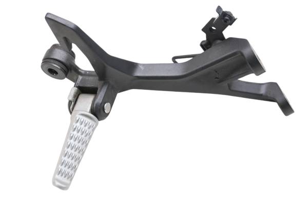 Kawasaki - 23 Kawasaki Z400 Right Rear Foot Rest Foot Peg ER400DFPNN