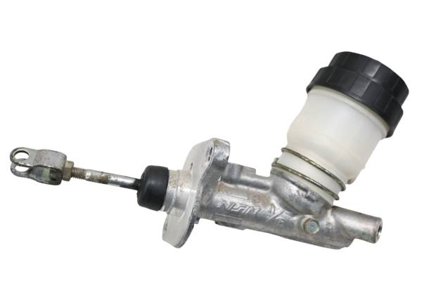 Kawasaki - 18 Kawasaki Mule 4000 2x4 Brake Master Cylinder KAF620P
